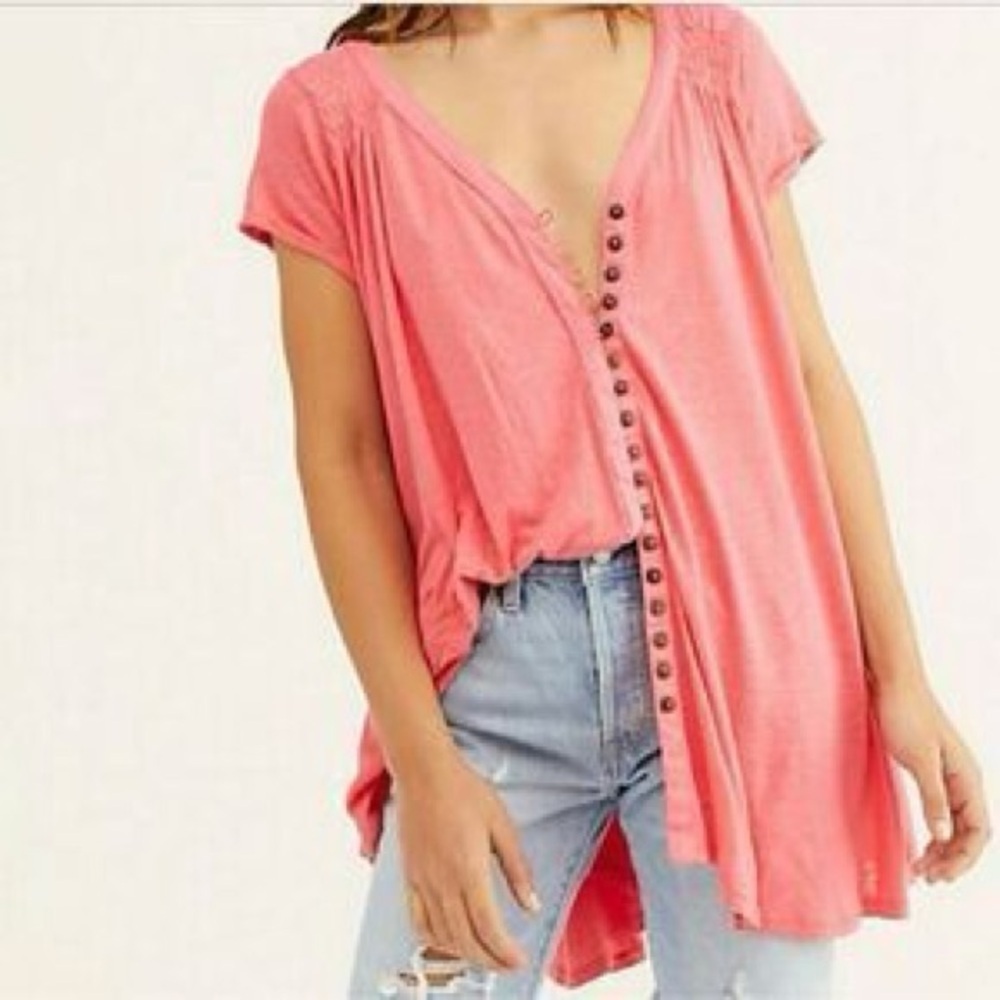 Free People Highland Button Oversized High Low Smocked Tee in Coral Pink - XS